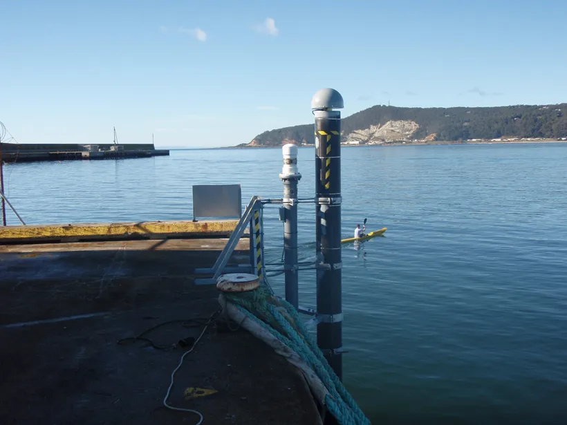 An acoustic tide gauge on the coast of Tasmania, Australia