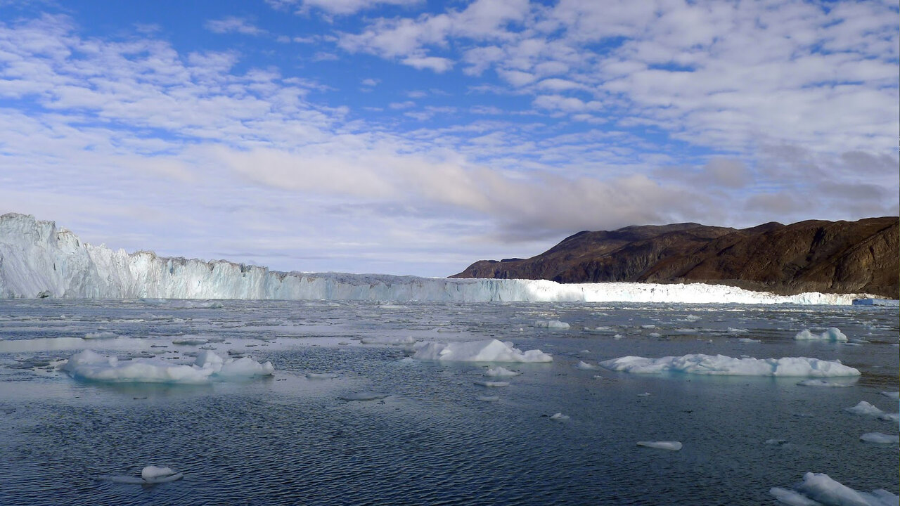 A Greenland glacier meets the ocean. Credit: NASA/JPL-Caltech